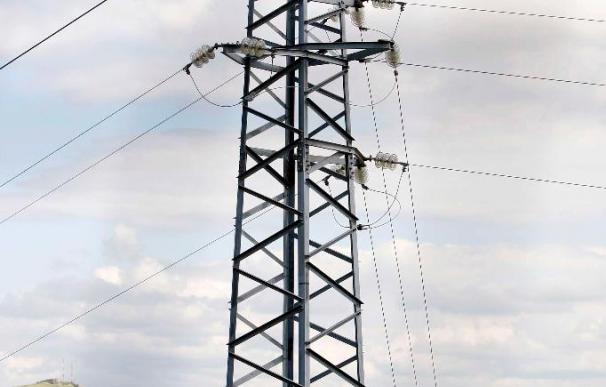 Un joven británica sufre una descarga eléctrica al subirse a una torre de alta tensión