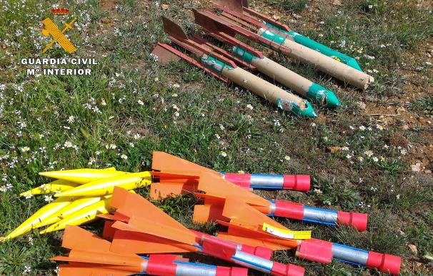 La Guardia Civil desactiva nueve cohetes granífugos en avanzado estado de deterioro en Munera (Albacete)
