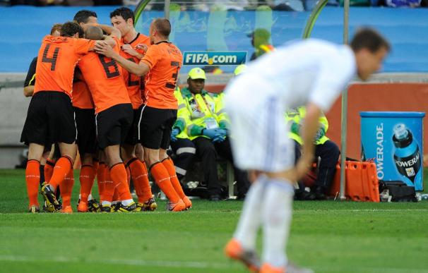 2-1. Robben y Sneijder meten a Holanda en cuartos a costa de una tímida Eslovaquia