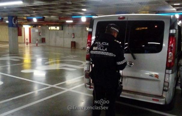 La Policía Local detecta e inmoviliza un "taxi clandestino" en el aeropuerto