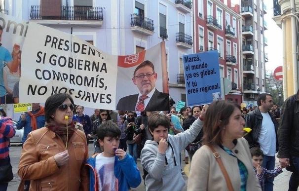 Cientos de personas protestan en València contra el decreto plurilingüe y la "dictadura total y absoluta" de Marzà