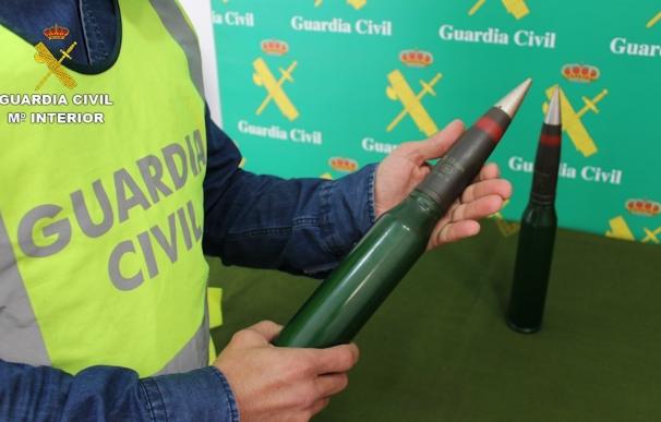 Guardia Civil detiene en Águilas a un joven que pretendía vender munición de guerra por Internet