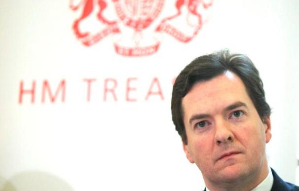 El ministro británico de Economía presenta un fuerte plan de recortes para reducir el déficit