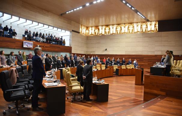 El Impuesto de Sucesiones enfrenta a la Junta de Extremadura y al PP en el pleno de la Asamblea
