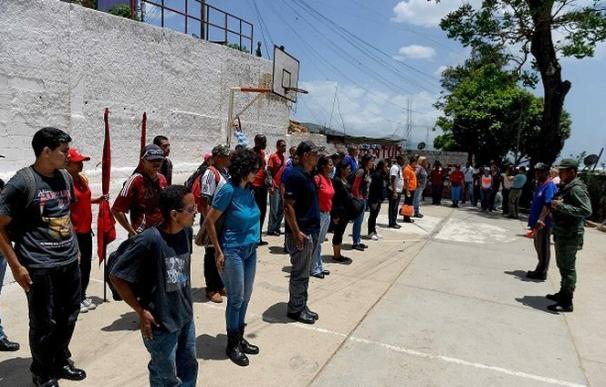 La última medida de Maduro: entrenar civiles para garantizar el orden interno