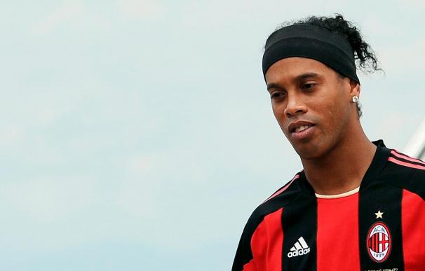 Ronaldinho afirma que "todo lo que quiere Berlusconi es posible"
