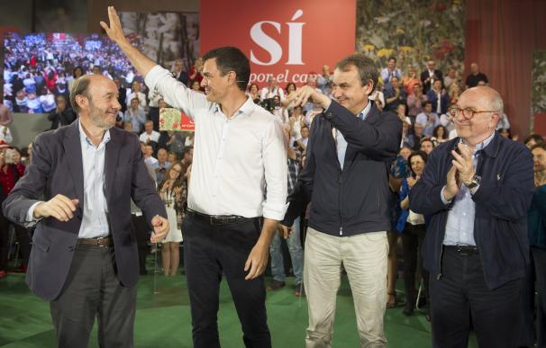 Pedro Sánchez, arropado por sus 'barones' y los exlíderes del PSOE para arrancar la precampaña