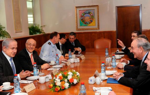 Mitchell y Netanyahu tratan de impulsar el proceso de paz con los palestinos