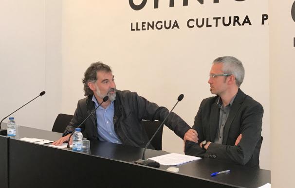 Òmnium crea un premio a la Mejor Novela Catalana del Año dotado con 20.000 euros