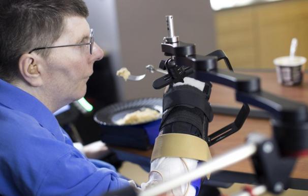 Un tetrapléjico logra mover su brazo gracias a un implante biónico en el cerebro