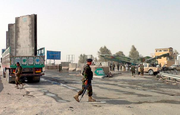 Los talibanes causan varios heridos en un intento de asalto a la base aérea de Kandahar