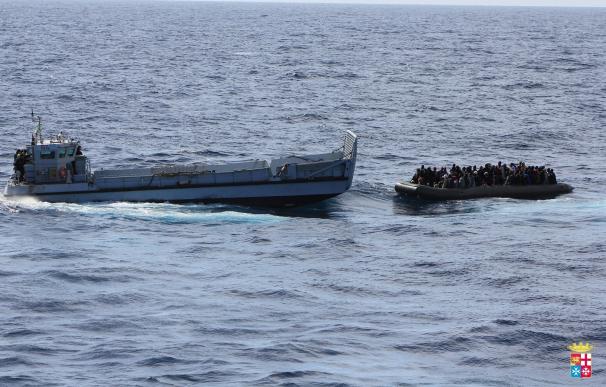 Ocho inmigrantes muertos y 113 rescatados en el Mediterráneo