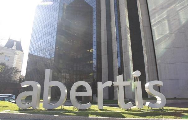 (Ampl.) Abertis controlará el 90% de su filial francesa tras invertir 1.640 millones
