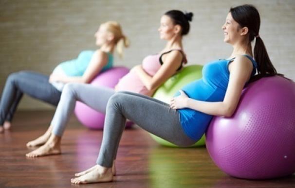 El ejercicio físico moderado en el embarazo protege y mejora el bienestar de la madre y el feto, según un estudio
