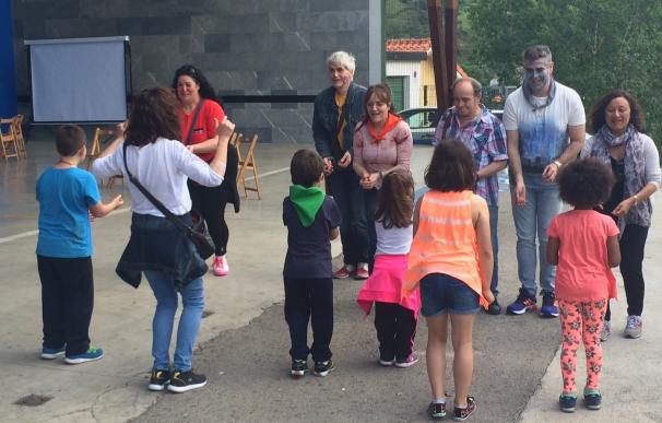 Cerca de 330 niños conviven con familias de acogida en Bizkaia