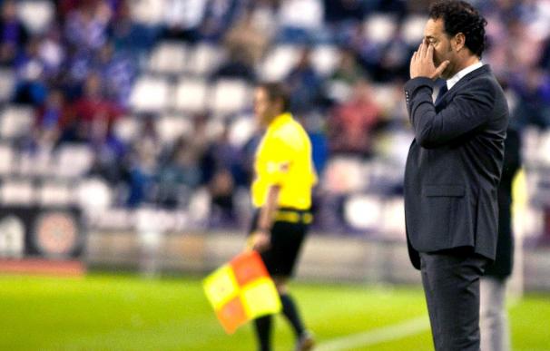 El entrenador del Elche asegura que la eliminatoria contra el Granada está al cincuenta por cien