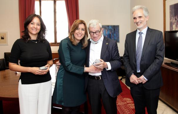 Susana Díaz se reúne con la Fundación Luzón, que colabora con la Junta en la mejora de la atención a los enfermos de ELA