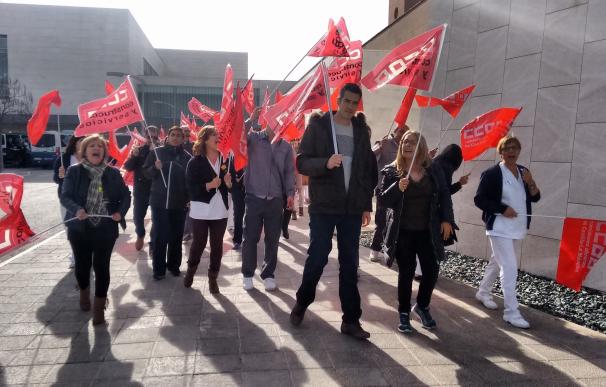 Limpiadoras del Hospital de Valdepeñas (Ciudad Real) se movilizan para exigir el pago de sus nóminas