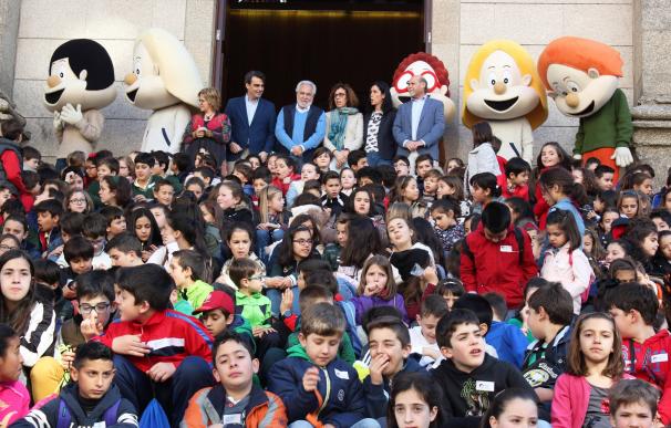 Casi 400 escolares gallegos conocen el Parlamento de la mano de 'Os Bolechas'