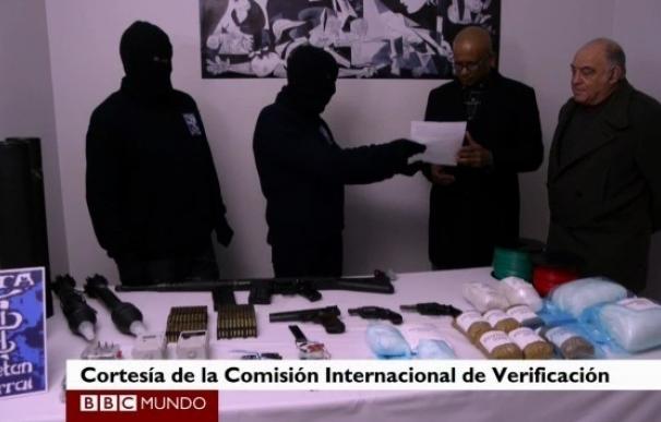 Sánchez dice que ETA debió entregar las armas hace tiempo y Patxi López cree que la amenaza terrorista queda enterrada