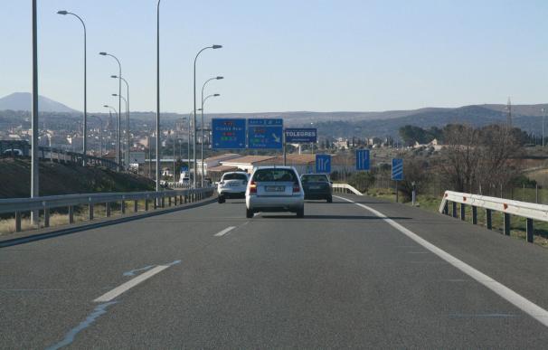 Retenciones en las carreteras de Madrid y Barcelona al inicio del Puente de San José