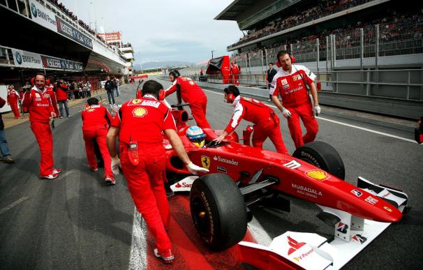 Alonso, con problemas en el F10, marca el séptimo mejor tiempo en Montmeló
