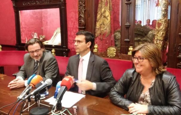 Oliver y Muñoz coordinarán el nuevo gobierno de Granada, que reducirá a dos las tenencias de alcaldía
