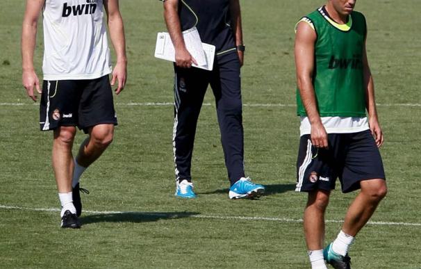 El jugador del Real Madrid Benzemá se ejercita en solitario