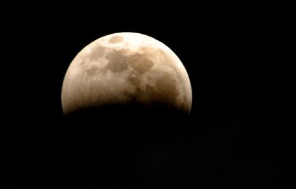La luna quedará eclipsada por completo el miércoles
