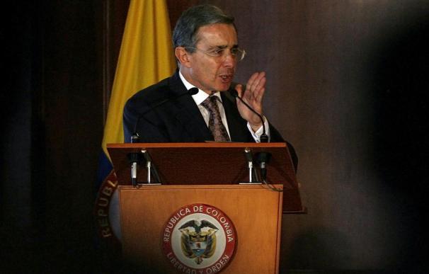 Uribe invita a ver partidos del Mundial "después de haber votado"
