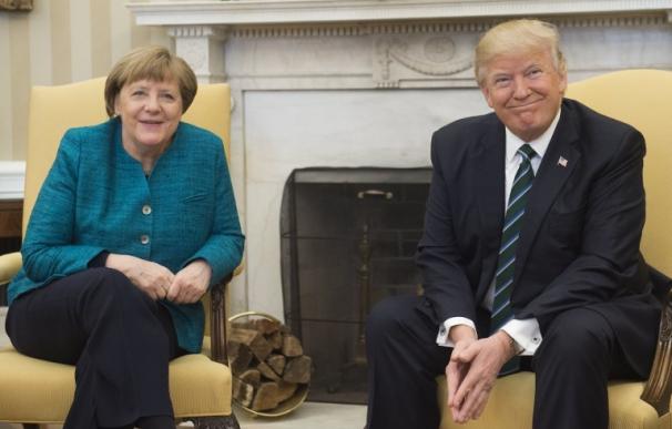 El presidente de EEUU Donald Trump y la canciller alemana Angela Merkel en el despacho oval (SAUL LOEB / AFP)