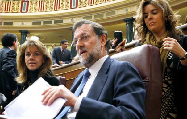 Rajoy exige a Zapatero que rectifique a fondo o convoque elecciones