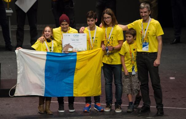 El equipo tinerfeño Aldeatrón Robotix gana el premio a la mejor programación de robot en 'First Lego League España'
