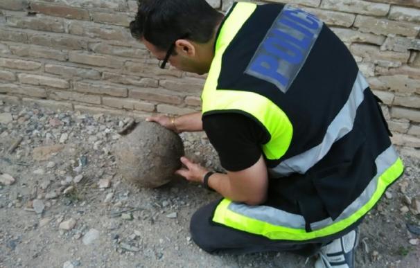La Policía recoge tres bombas de mortero antiguas en el interior del Castillo de Sagunto