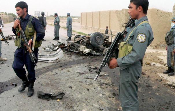 Mueren siete policías por un ataque suicida contra un convoy militar en el norte afgano