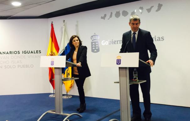 Sáenz de Santamaría rechaza retratarse sobre una eventual entrada del PP en el Gobierno de Canarias