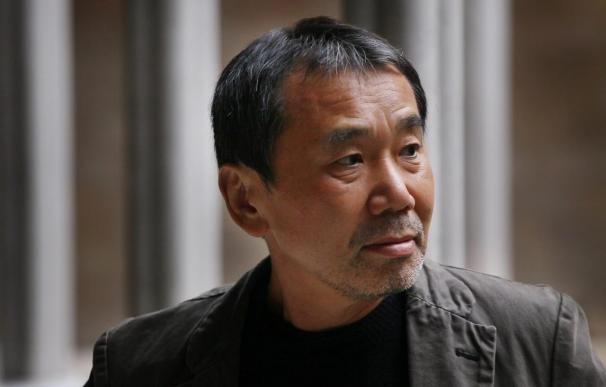 El escritor Murakami cree que "tienen que escribir historias para animar al pueblo japonés"