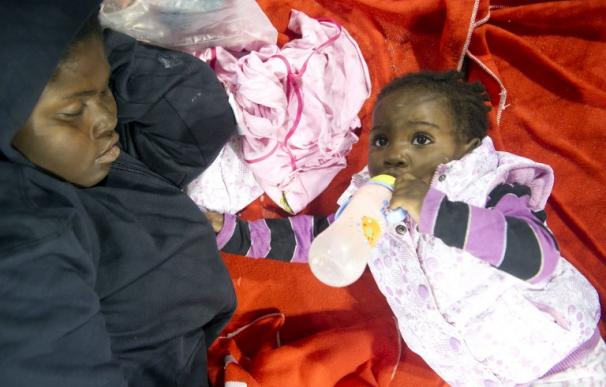 Bebés inmigrantes rescatados