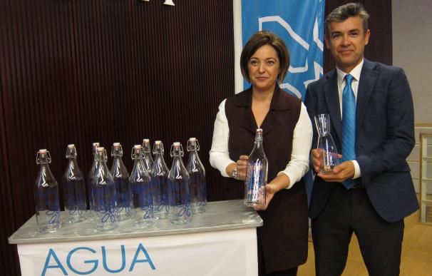 El Ayuntamiento repartirá unas 1.500 botellas y jarras entre vecinos y hosteleros para fomento de agua pública