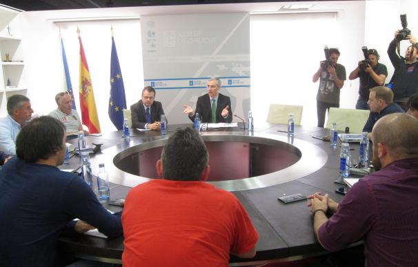 La Xunta compromete con los trabajadores de Alcoa su "tutela" para que se garantice el futuro de las plantas gallegas