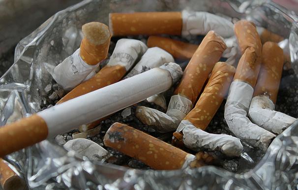 Médicos critican que España "no ha hecho nada" contra el tabaquismo tras la Ley de 2011 y urgen el empaquetado neutro
