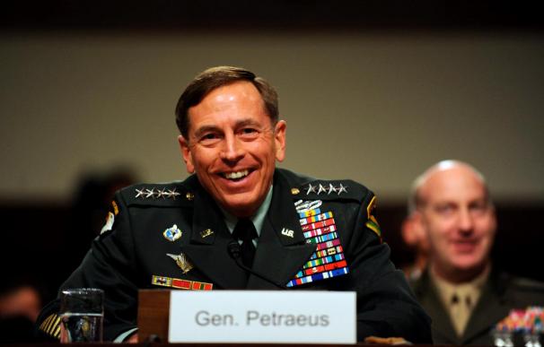Petraeus asegura que EE.UU. no saldrá corriendo de Afganistán en julio de 2011