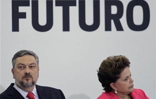 La renuncia de jefe de gabinete deja un vacío político en Brasil