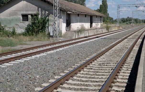 Una modelo embarazada muere arrollada por un tren mientras se toma fotos en las vías