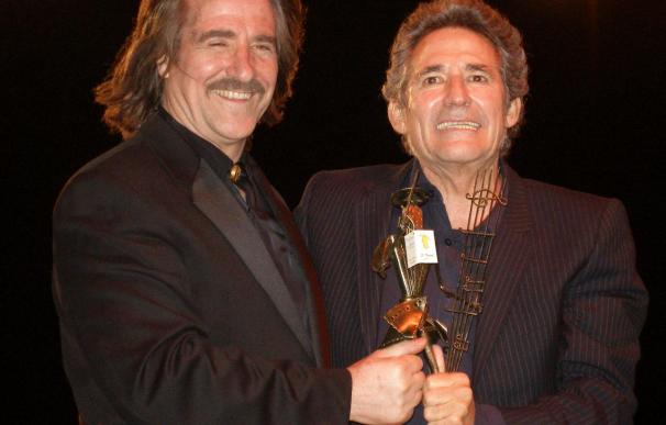 Miguel Ríos y Pasión Vega reciben "Quijotes de la Música" ante 3.200 personas