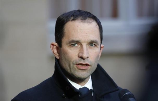 Hamon continua a la baja en las encuestas de las elecciones francesas