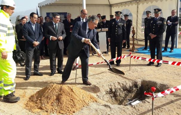 Colocan la primera piedra de la nueva comisaría del Cuerpo Nacional de Policía de Vélez-Málaga