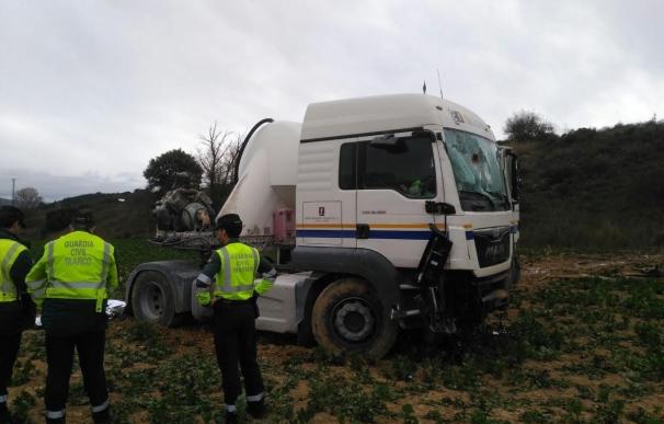 Muere un camionero en una salida de vía en la AP-15, cerca de Garínoain
