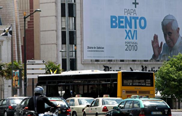 Benedicto XVI emprendió viaje hacia Lisboa