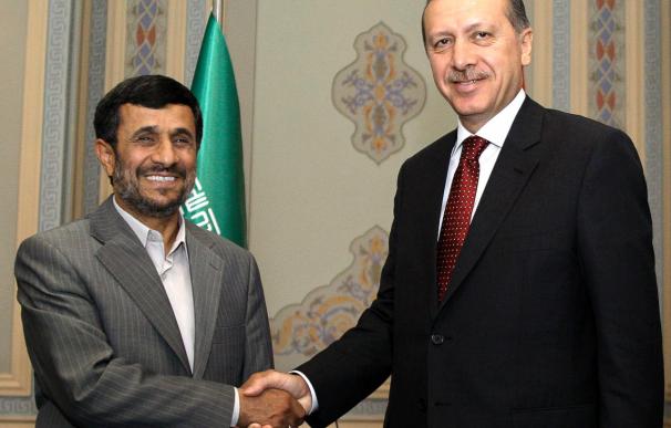 Ahmadineyad dice que la cooperación con Brasil y Turquía anuncia la llegada de un nuevo orden